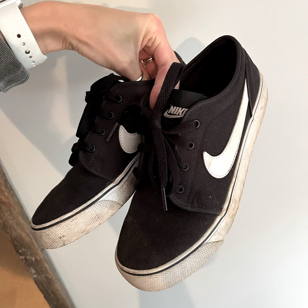 nikes ✨‎